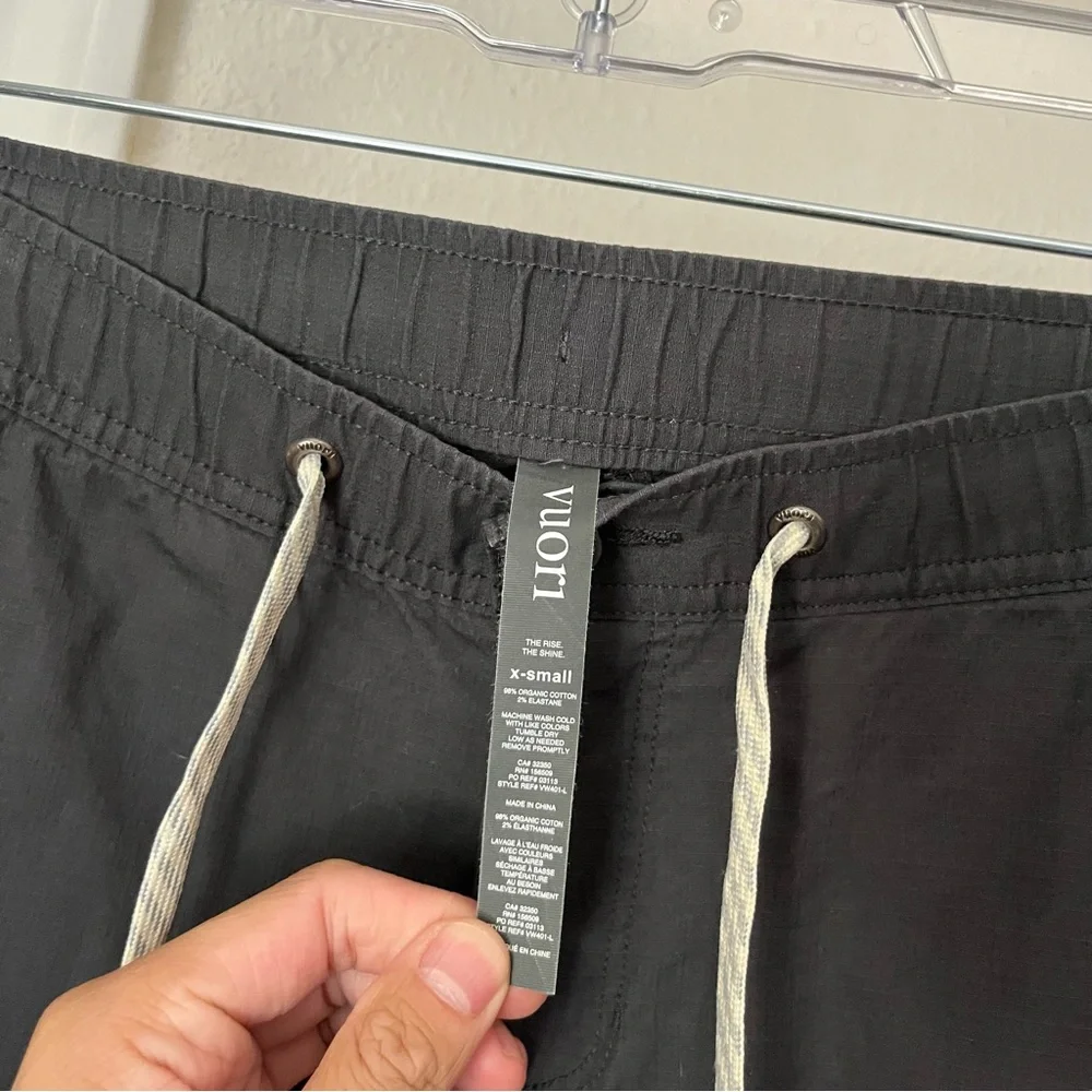 VUORI dark‎ grey athletic elastic drawstring waist slim leg cropped pants